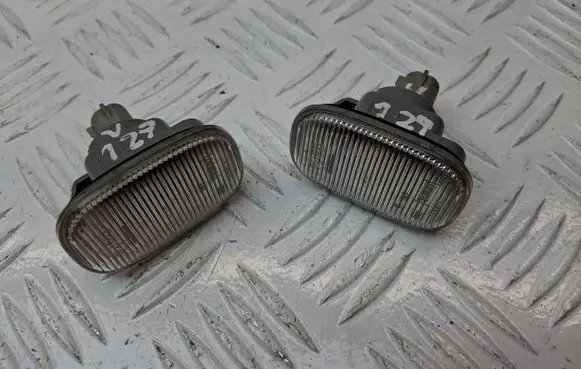 Front fender indicator light