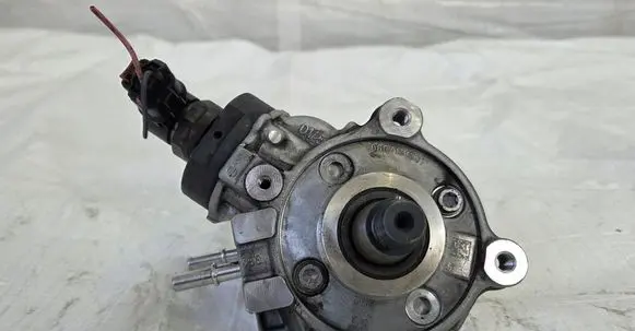 Opel Crossland X Fuel injection high pressure pump 9817903080