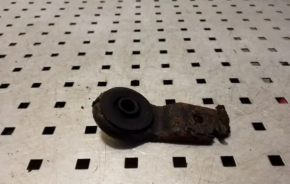 Toyota Avensis T220 Radiator mount bracket