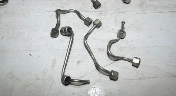Dacia Lodgy Fuel injector supply line/pipe 