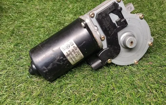 BMW 5 E39 Wiper motor 8360603 404202