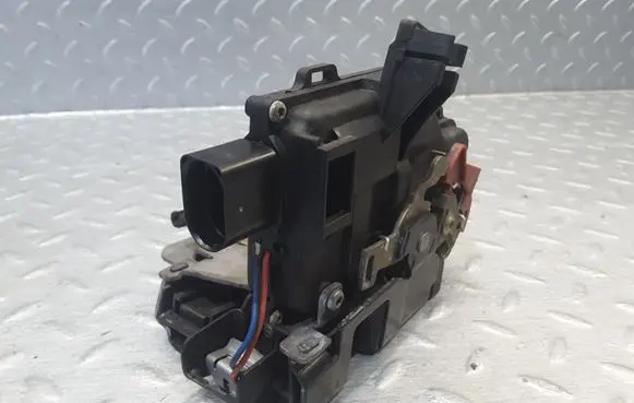 Audi A2 Front door lock 8Z1837016C