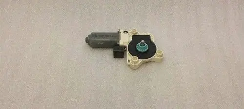 Mercedes-Benz E W211 Front door window regulator motor A2118202442