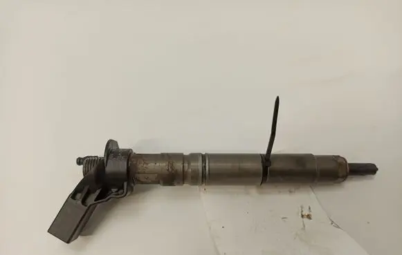 Mercedes-Benz C W203 Fuel injector A6420700587