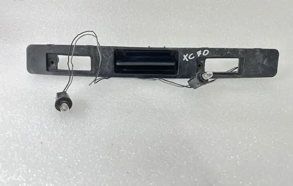 Volvo XC70 Trunk door license plate light bar 9203101