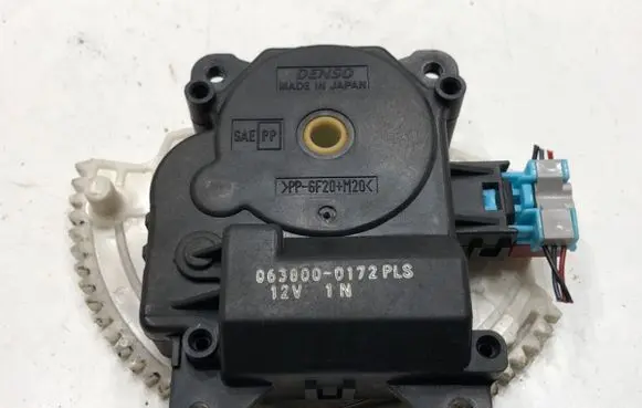 Lexus CT 200H Air flap motor/actuator 0638000172