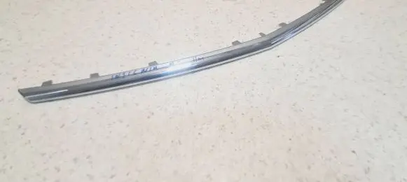 Opel Insignia A Front bumper upper radiator grill 13264456