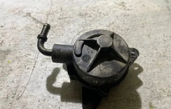 Volvo XC90 Vacuum pump 72168305G