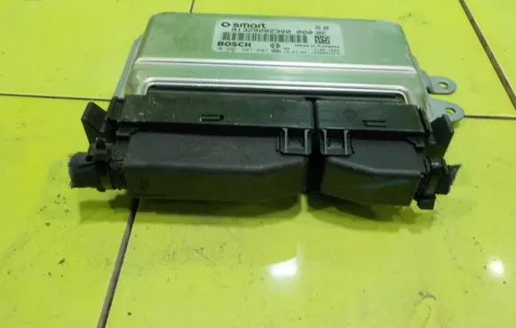 Smart ForTwo II Engine control unit/module 0261S07697