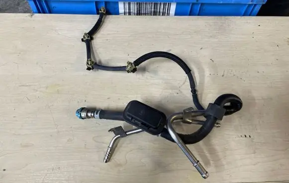 Skoda Octavia Mk3 (5E) Fuel return line/hose 5Q0127242B 04L201360G