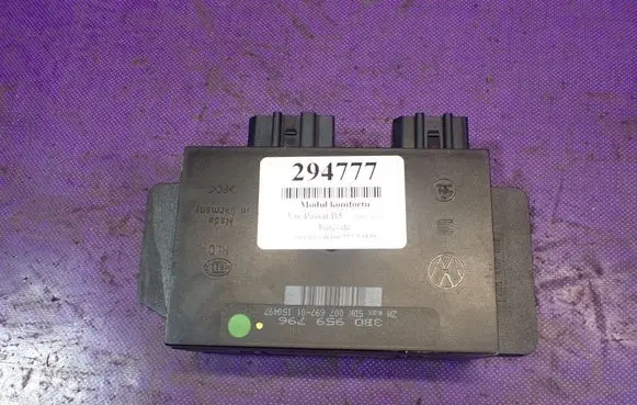 Volkswagen PASSAT B5 Central body control module 3B0959796