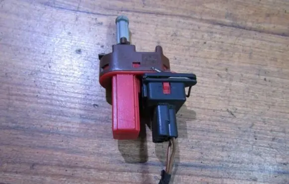Ford Mondeo Mk III Brake pedal sensor switch 95bb7c534ag 95bb-7c534-ag