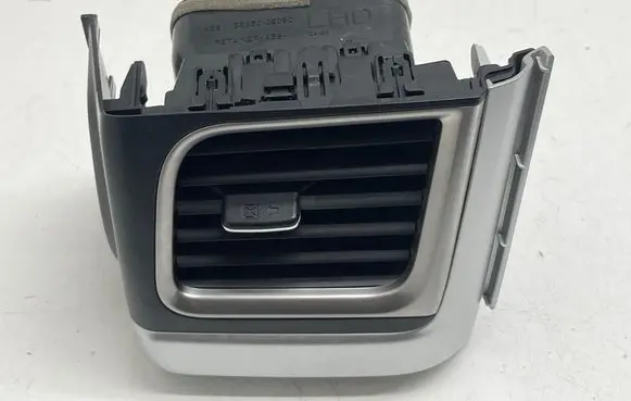 Toyota Highlander XU50 Dashboard side air vent grill/cover trim 556500E050