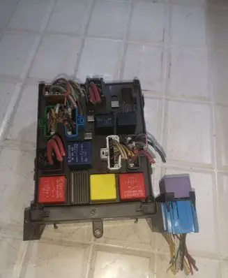 Renault Laguna II Fuse module 8200004201E 8200148809A