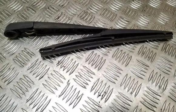 Toyota RAV 4 (XA20) Rear wiper blade arm