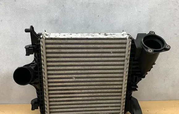 Audi Q7 4M Intercooler radiator MP166002 4M0145804BM 8BC010127
