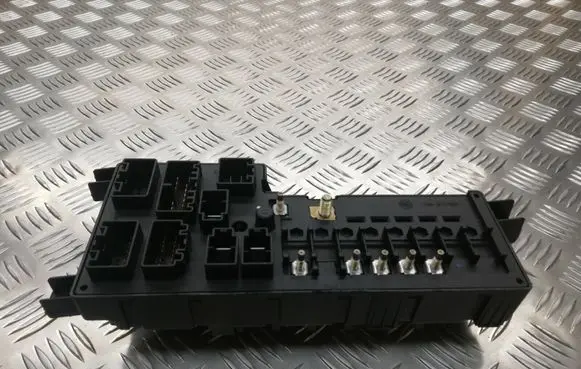 Volvo V70 Fuse module 518717004 8637841