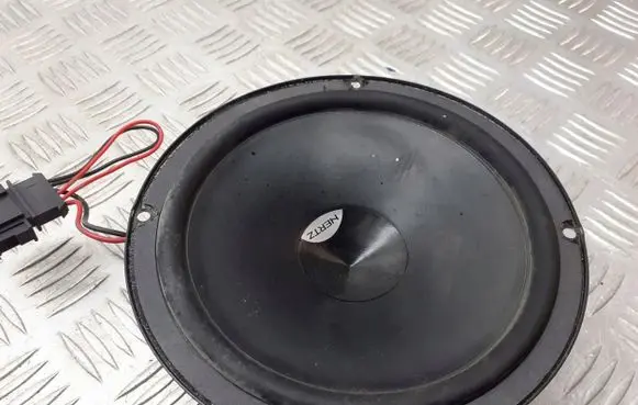 Skoda Superb B5 (3U) Rear door speaker