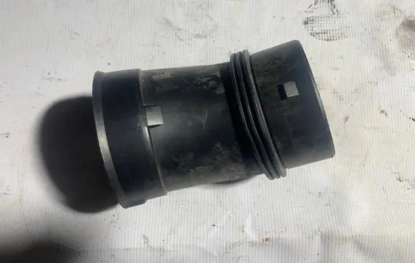 BMW M6 Air intake duct part 7521019