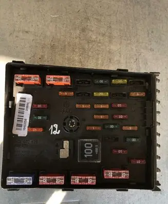 Volkswagen PASSAT B6 Fuse box set 2V0644 10453258
