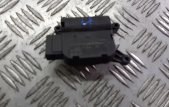Skoda Octavia Mk2 (1Z) A/C air flow flap actuator/motor 0132801345