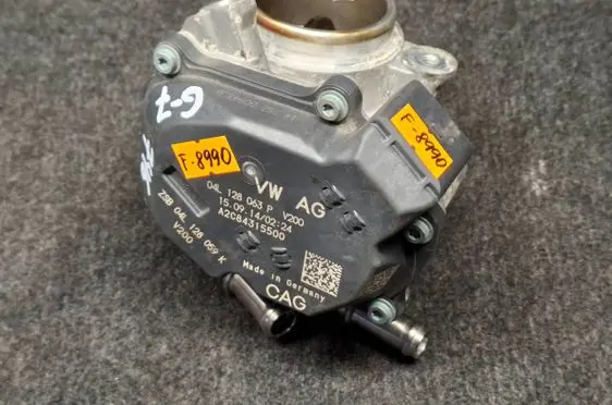 Volkswagen Golf VII Throttle valve 04L128063P 04L128059K