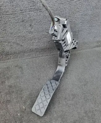 Audi Q7 4M Accelerator throttle pedal 8W1723523