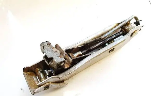 Volkswagen PASSAT B4 Lift Jack 8l0011031a