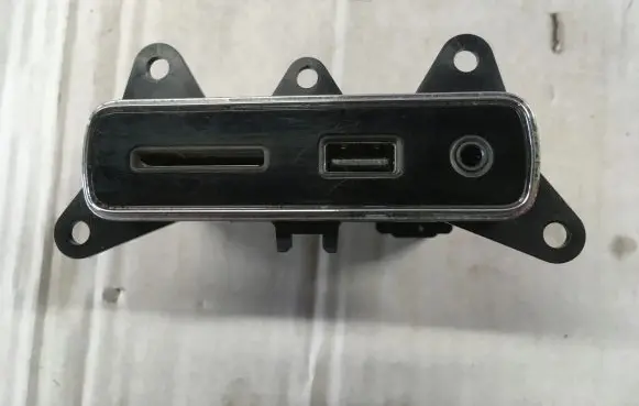 Maserati Levante USB socket connector 670037500