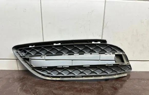 Mercedes-Benz B W246 W242 Front bumper lower grill A2468850622