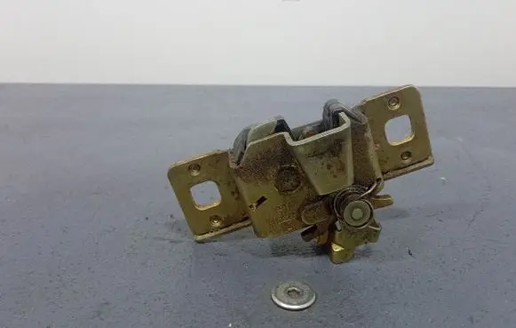 Opel Calibra Tailgate/trunk/boot lock/catch/latch