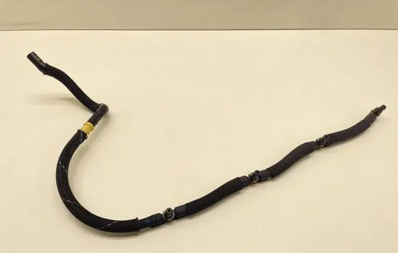 Volkswagen Touran II Fuel injector supply line/pipe CKR2138600