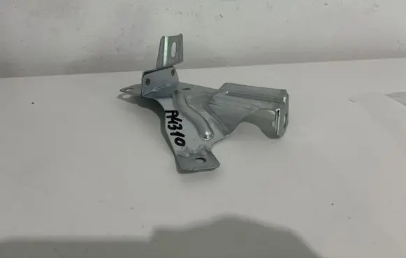 Opel Zafira C Fender mounting bracket 13282439