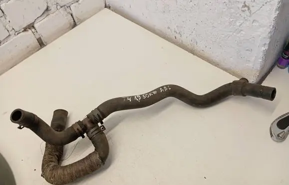 Engine coolant pipe/hose
