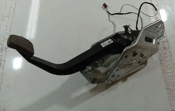Opel Zafira B Brake pedal 13192503