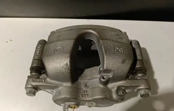 Mercedes-Benz CLA C118 X118 Front brake caliper A1774210401 0646 223A25