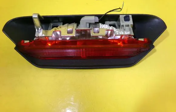 Toyota Yaris Third/center stoplight 52008