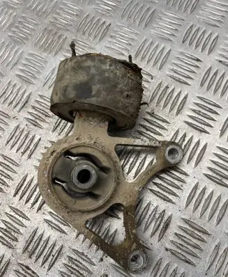 Land Rover Freelander Rear differential mounting bracket 