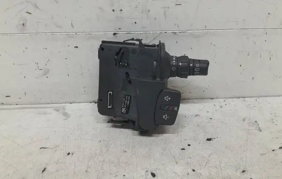 Renault Clio III Other switches/knobs/shifts 8201590631C