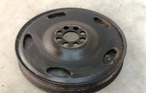 Audi A4 S4 B7 8E 8H Crankshaft pulley 06E105251A