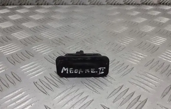 Renault Megane II Tailgate/boot open switch button 8200076256