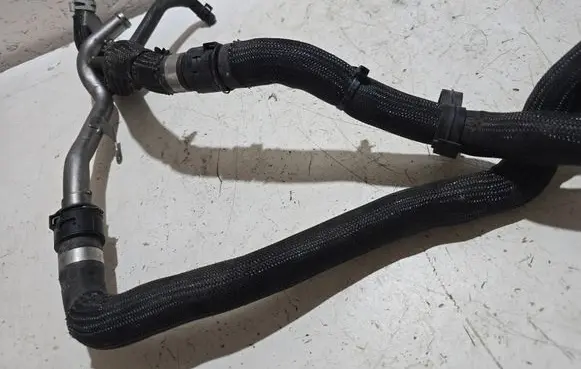 Engine coolant pipe/hose
