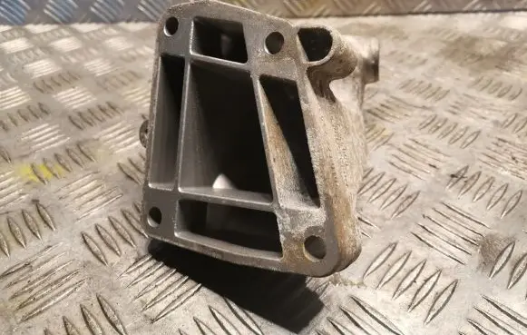 Mercedes-Benz CLK A209 C209 Engine mounting bracket 6422230104