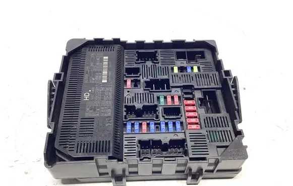 Nissan Navara D23 Fuse module 284B74JW2B