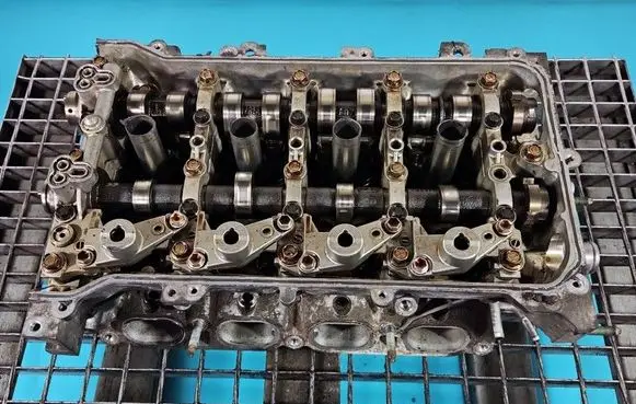 Toyota Avensis T270 Engine head 2ZR IMPRK1579922