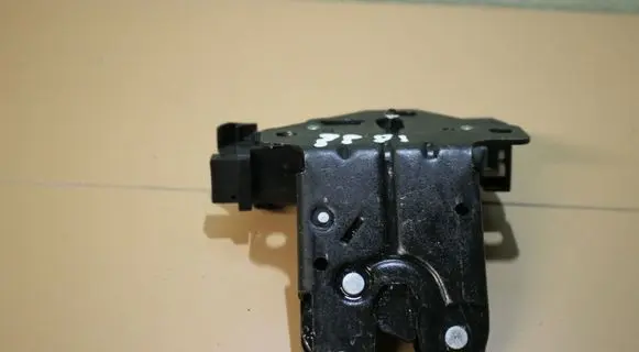 Audi A3 S3 8P Tailgate/trunk/boot lock/catch/latch 8P4827505B
