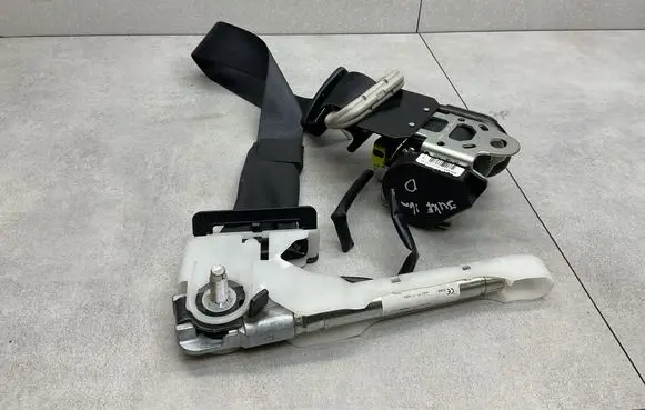 Nissan Juke I F15 Front seatbelt 6307642
