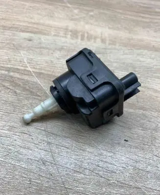 Headlight level adjustment motor