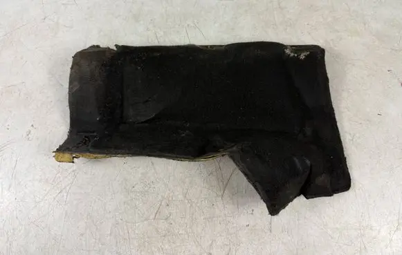 Engine bonnet/hood sound/heat insulation
