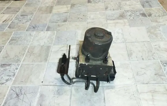 Hyundai Trajet ABS Pump 589103A100 AC04600114